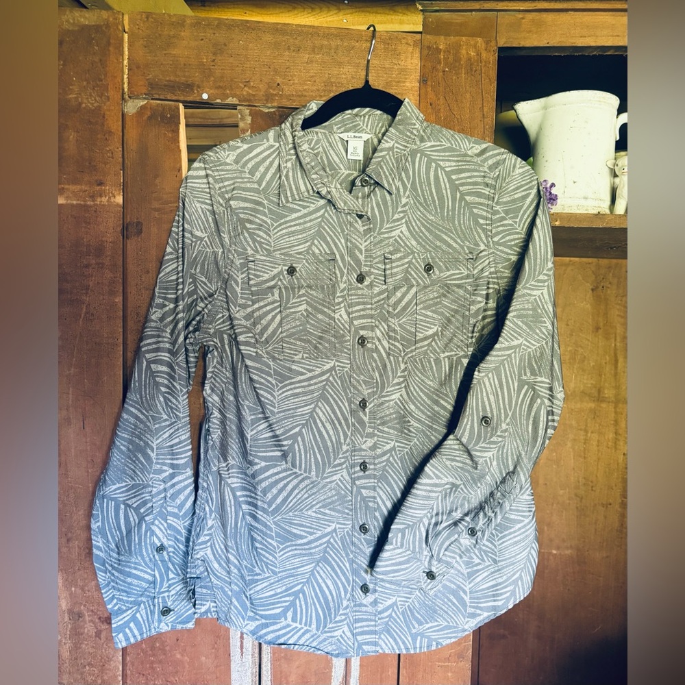 L.L. Bean Women’s Gray Leaf Print Keep Cool Shirt outdoors athletic Sz XS